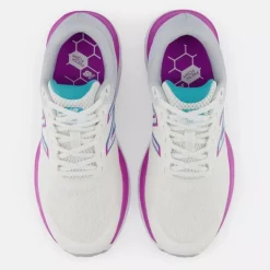New Balance 680 V7