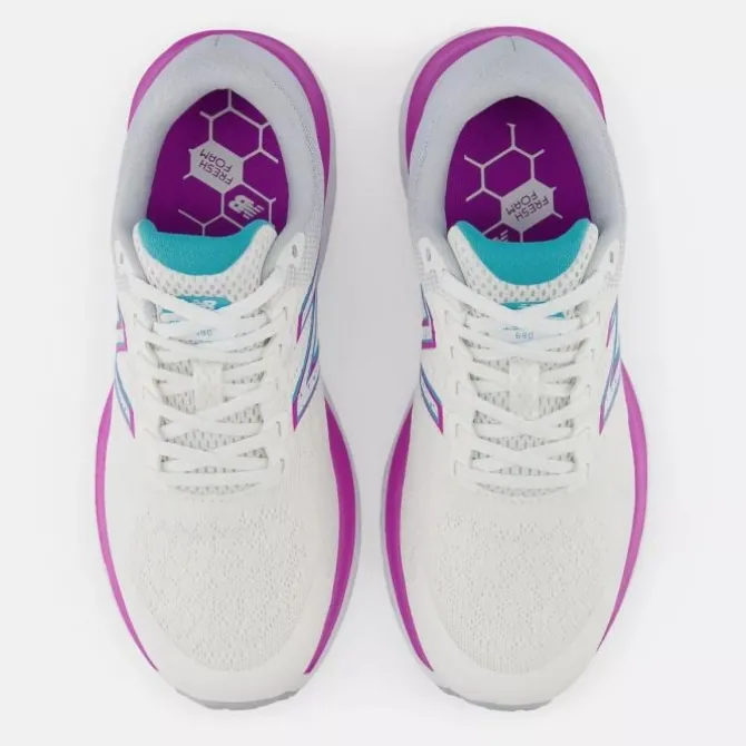 New Balance 680 V7