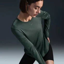 Nike Dri-FIT One Classic Long Sleeve Tee