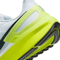 Nike Structure 25