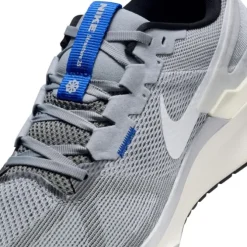 Nike Structure 25