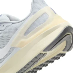 Nike Structure 25